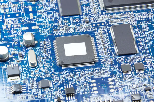Mönsterkort med elektronikkomponenter — Stockfoto