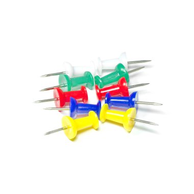 Çok renkli itme pimleri kümesi
