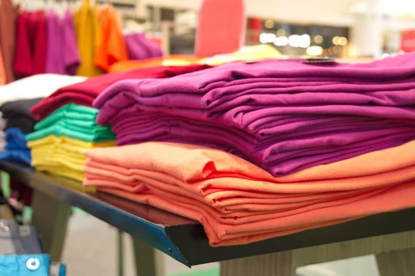 Cerrado Camiseta de colores — Foto de Stock
