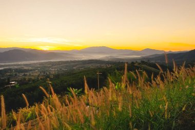 Pai bölgesindeki Yun Lai Viewpoint 'te gün doğumu, Mae Hong Son, Tayland.