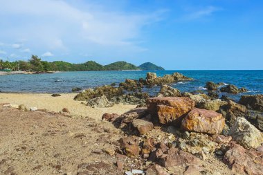 Chanthaburi, Tayland 'daki ünlü Chao Lao plajı manzaralı Lan Hin Krong..