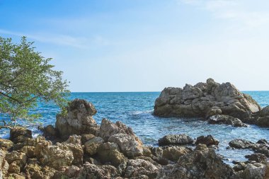 Chanthaburi, Tayland 'daki ünlü Chao Lao plajı manzaralı Lan Hin Krong..