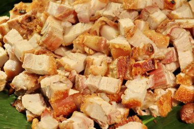Tay kavrulmuş domuz doğranmış