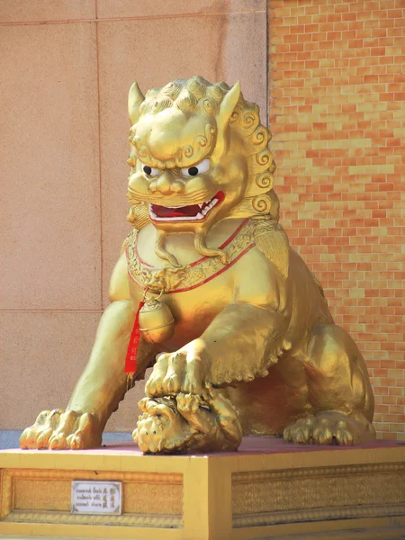 黄金の獅子像 — ストック写真