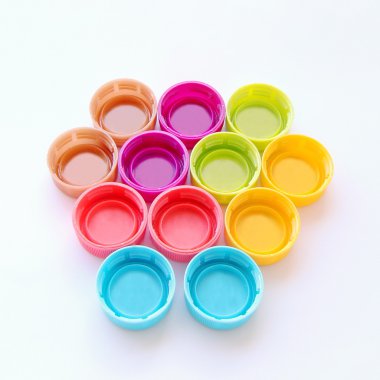 renkli şişe kapağı