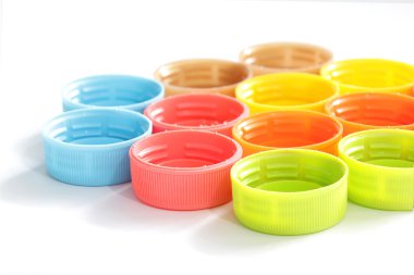 renkli şişe kapağı