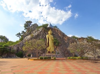 Buda Khoa Ngoo Ratchaburi Tayland, Uçurumdaki