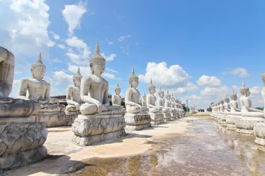 Buda heykeli parkta Nakhon Si Thammarat, Thailand