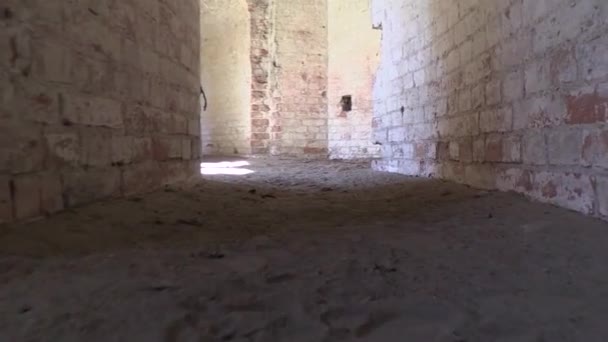 un fort militaire, à la recherche d'une issue 