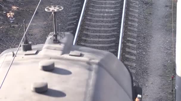 Lokomotiva vlak jezdí pohled shora — Stock video