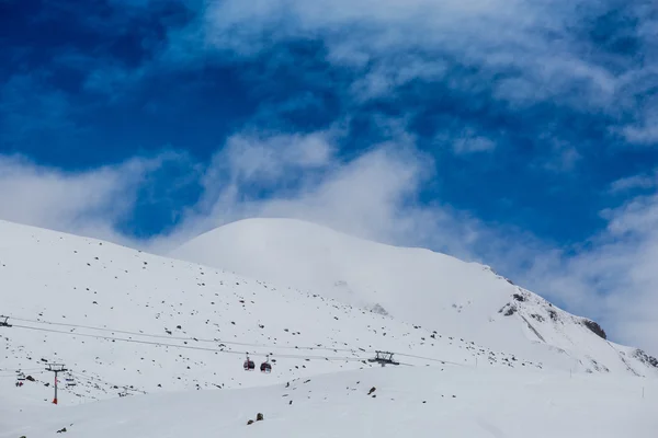 As montanhas na neve. Paisagem inverno — Fotografia de Stock