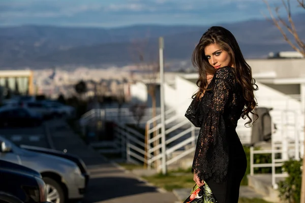 Güzel kız modeli esmer