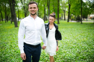 Aşık güzel bir çift.