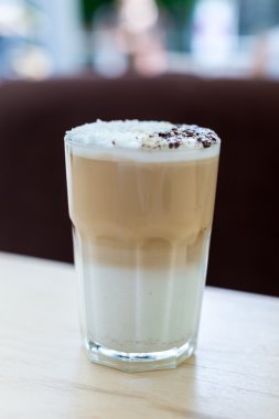 güzel kapuçino, sütlü kahve, kahve bir bardak kupa