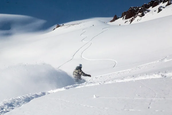 Homme snowboard sur neige — Photo