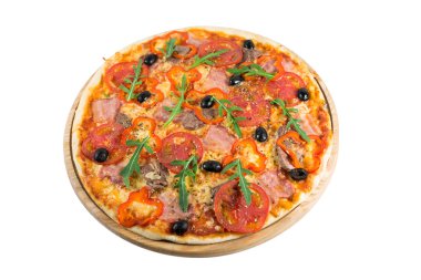 Sebze, tavuk ve zeytin lezzetli pizza