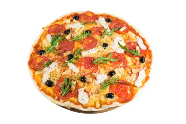Sebze, tavuk ve zeytin lezzetli pizza