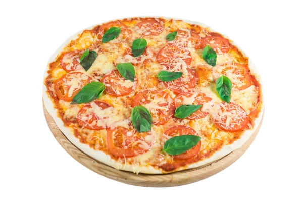 Sabrosa pizza con verduras, pollo y aceitunas — Foto de Stock