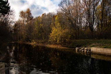 Rusya Moskova göldeki gökyüzünün yansıması