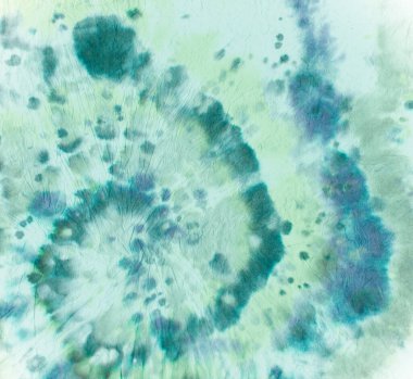 Boya sarmalı bağla. Mavi Batik gömlekli. Tie-Dye Girdabı