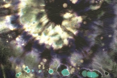 Psikedelik kravat boyası. Hippi girdap deseni.