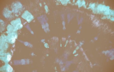 Boya desenli kravat. Mavi Batik gömlekli. Mürekkep