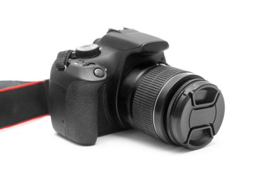 Beyaz arkaplanda dijital kamera 