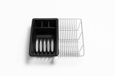 Paslanmaz çelik çatal bıçak takımı ve bulaşık süzgeci beyaz arka planda izole edilmiş. Yüksek çözünürlüklü fotoğraf.