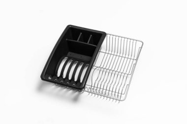 Paslanmaz çelik çatal bıçak takımı ve bulaşık süzgeci beyaz arka planda izole edilmiş. Yüksek çözünürlüklü fotoğraf.