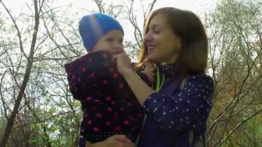 Anne bebek kızı ile çalış