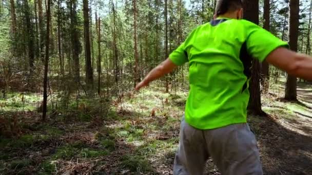 Deportista calentándose — Vídeos de Stock