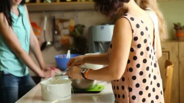 Ana sınıfı pişirme üzerinde ders