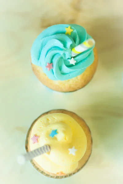 Renkli krem ile taze cupcakes