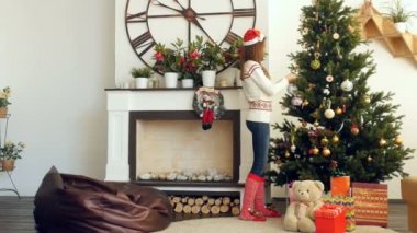 Kapalı topları ile Noel ağacı süsleme