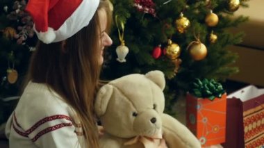 Noel hediyeleri alma sevinç