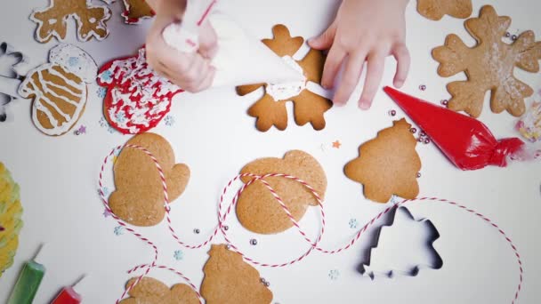 Decoración de galletas de jengibre de Navidad — Vídeos de Stock