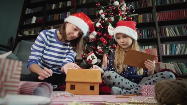 Famiglia fanno casa pan di zenzero — Video Stock