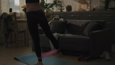 Lastik bantlı Atletik Kadın Eğitimi