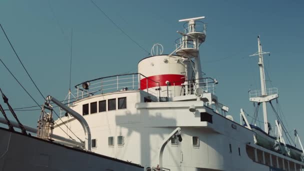 Ένα τοπικό επιβατηγό πλοίο — Αρχείο Βίντεο