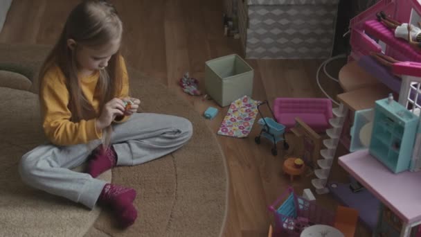 Girl Playing With Toys At Home — Stock Video