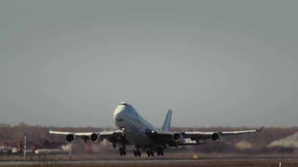 Taking off Boeing 747 of ASL Airlines — Stock Video