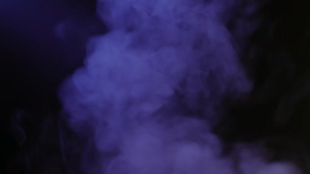 Fumée lilas flottante. Recouvrement de fumée — Video