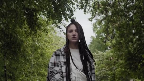 Alternative Urban Looking Girl With Braids And Nose Piercing — Stock Video