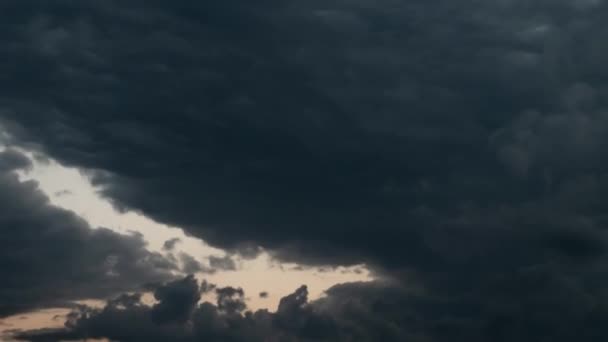 Nuages de tempête foncés et roulants Timelapse — Video