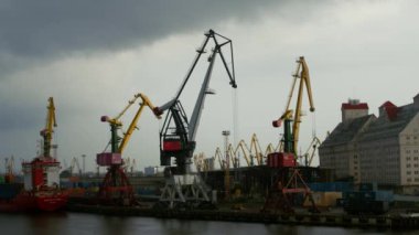 Limana Bir Tanker Kenetlendi