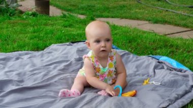 Küçük bir bebek çalış