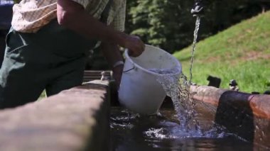 Bir su kaynağı bulmak