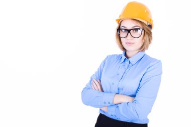 Turuncu kask ile genç mühendis