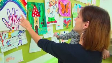 Anne ve küçük bebek resimler arıyorum