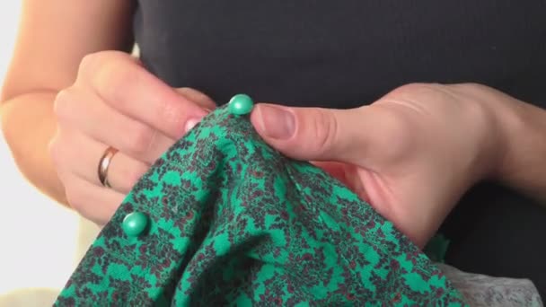 ボタンの縫製工程 — ストック動画